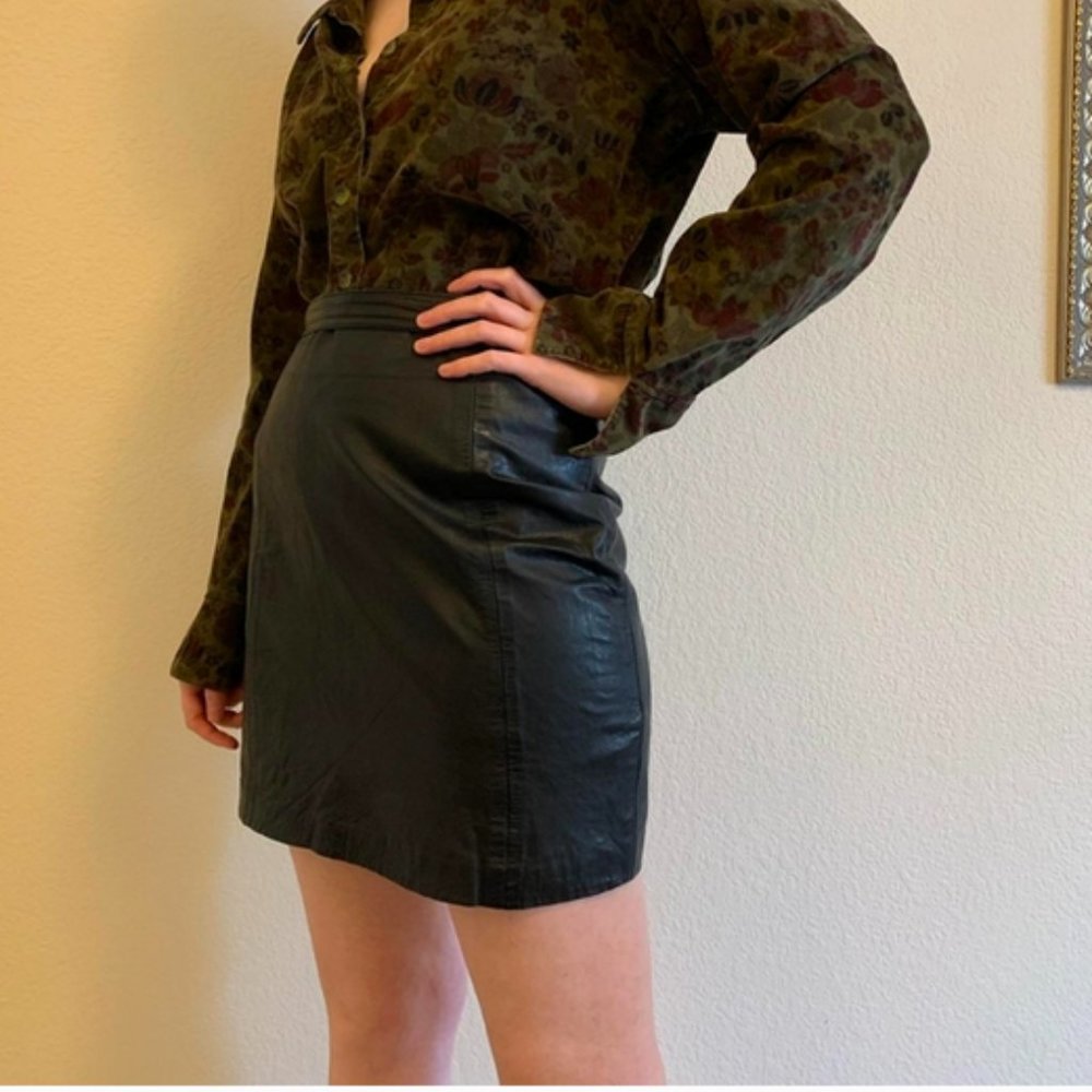 Vintage genuine leather mini skirt black